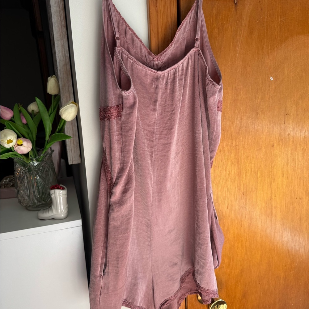 Elegant Lace Trim romper in Mauve - Picture 2 of 3